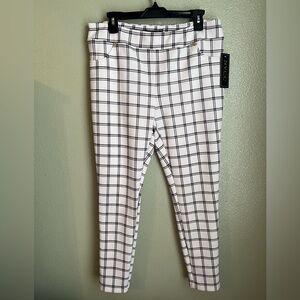 NYCC women’s trended capri pants, size L, black and white plaid. NWT
